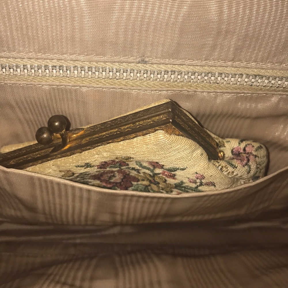 Vintage Floral Tapestry Top Handle Bag 😘 - Picture 5 of 8